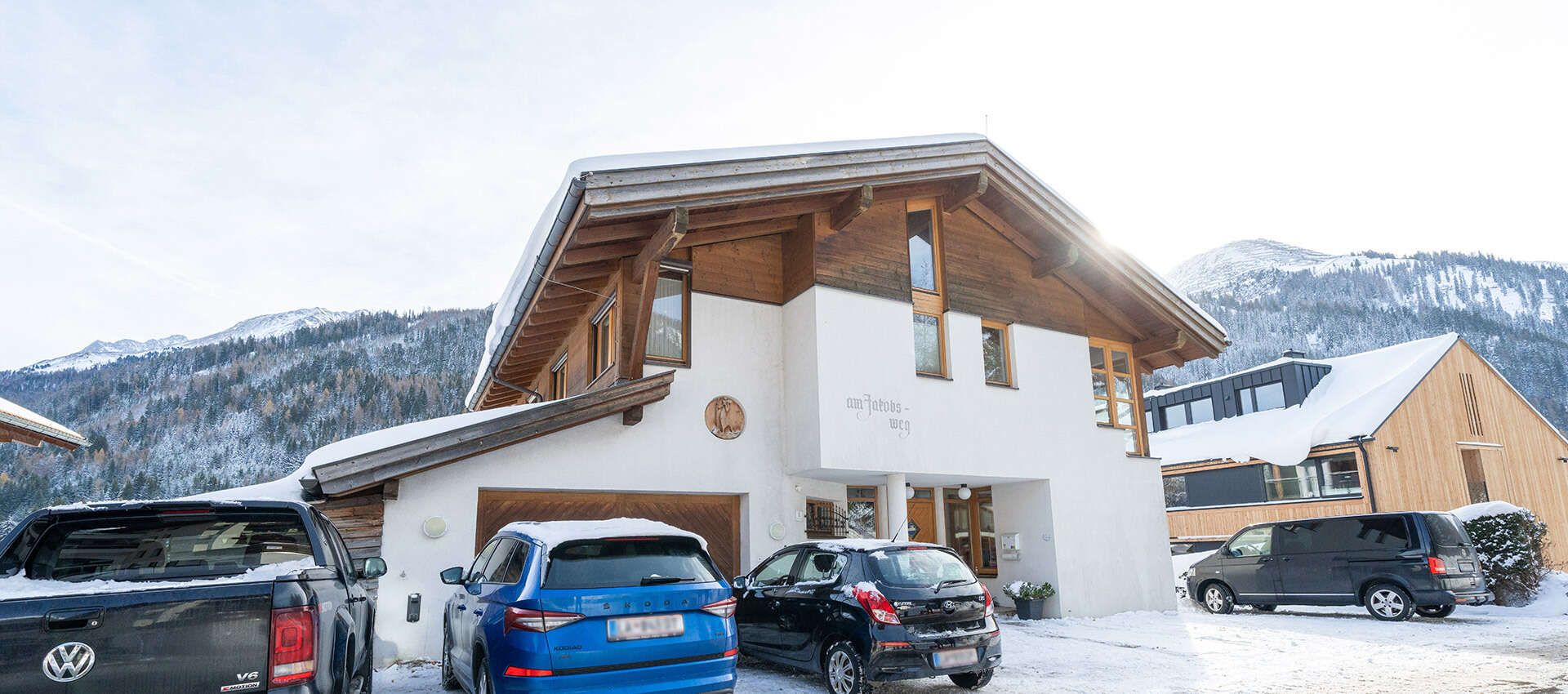 Das Haus von Apart Arlberg im Winter von außen