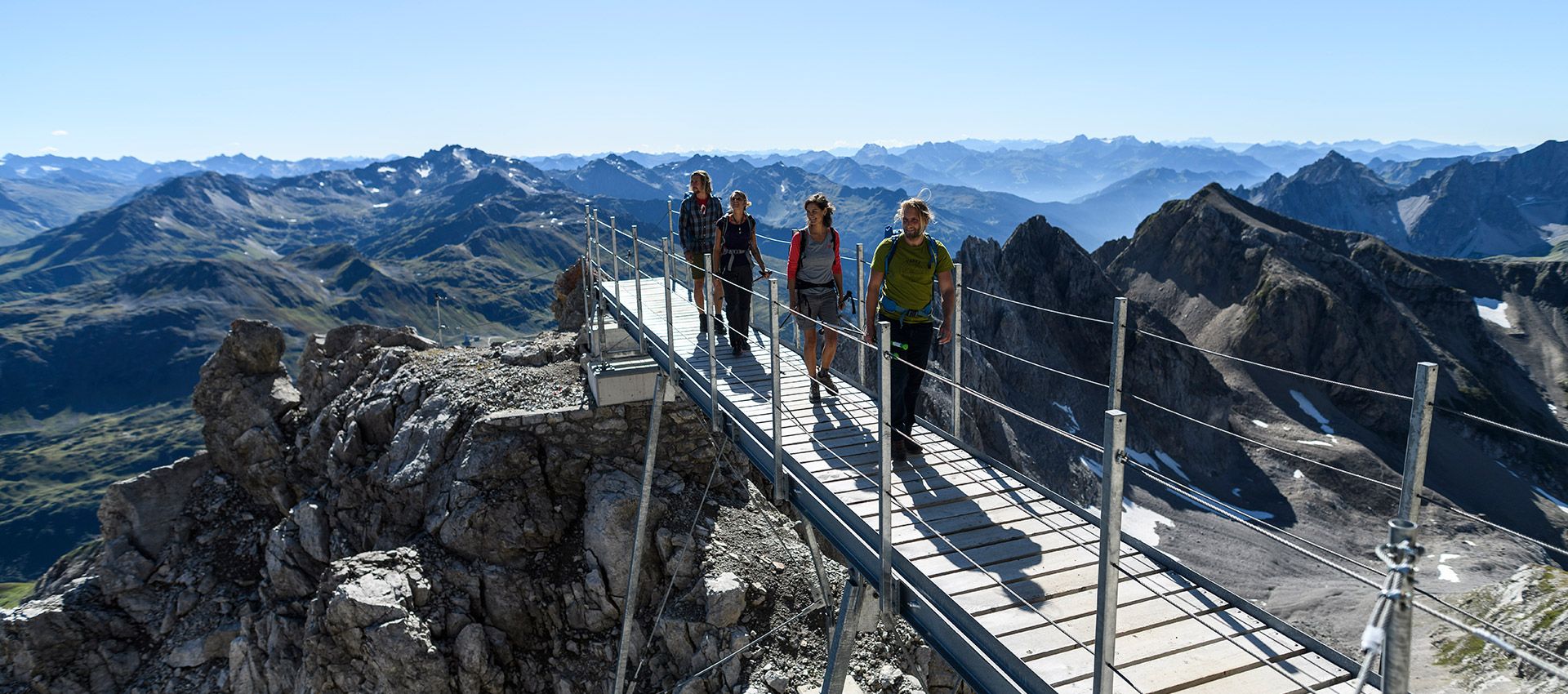 Valluga Berg mit Wanderweg in den Lechtaler Alpen